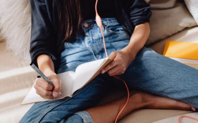 27 Powerful Daily Journal Prompts That Will Change How You See Yourself