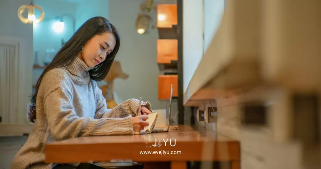 Ultimate Year-End Journaling Prompts +Free 30-page Guide